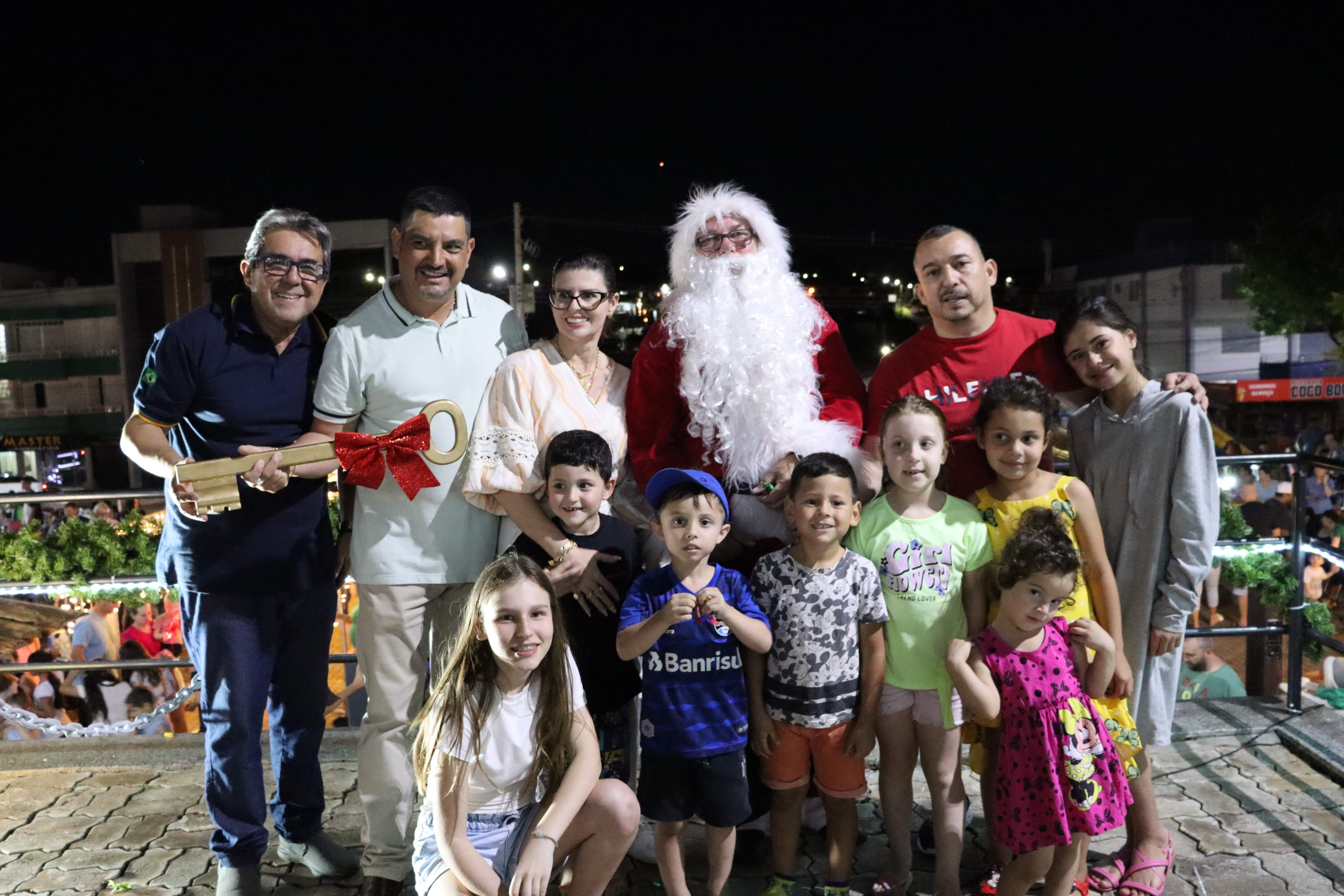 Sábado é marcado pelo Dia da Família na Praça e chegada do Papai Noel