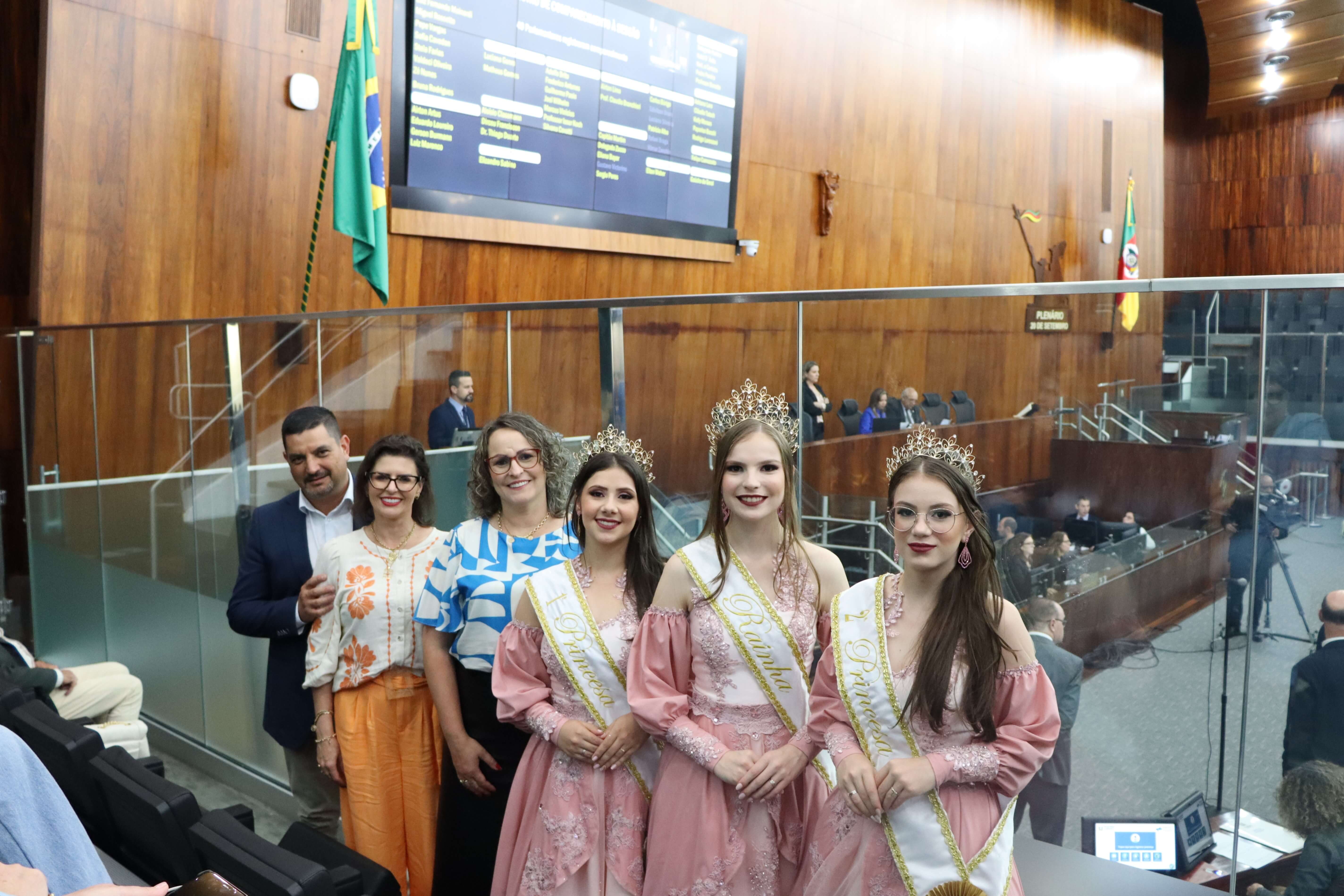 Comitiva da 14ª FECIATRA visita Porto Alegre