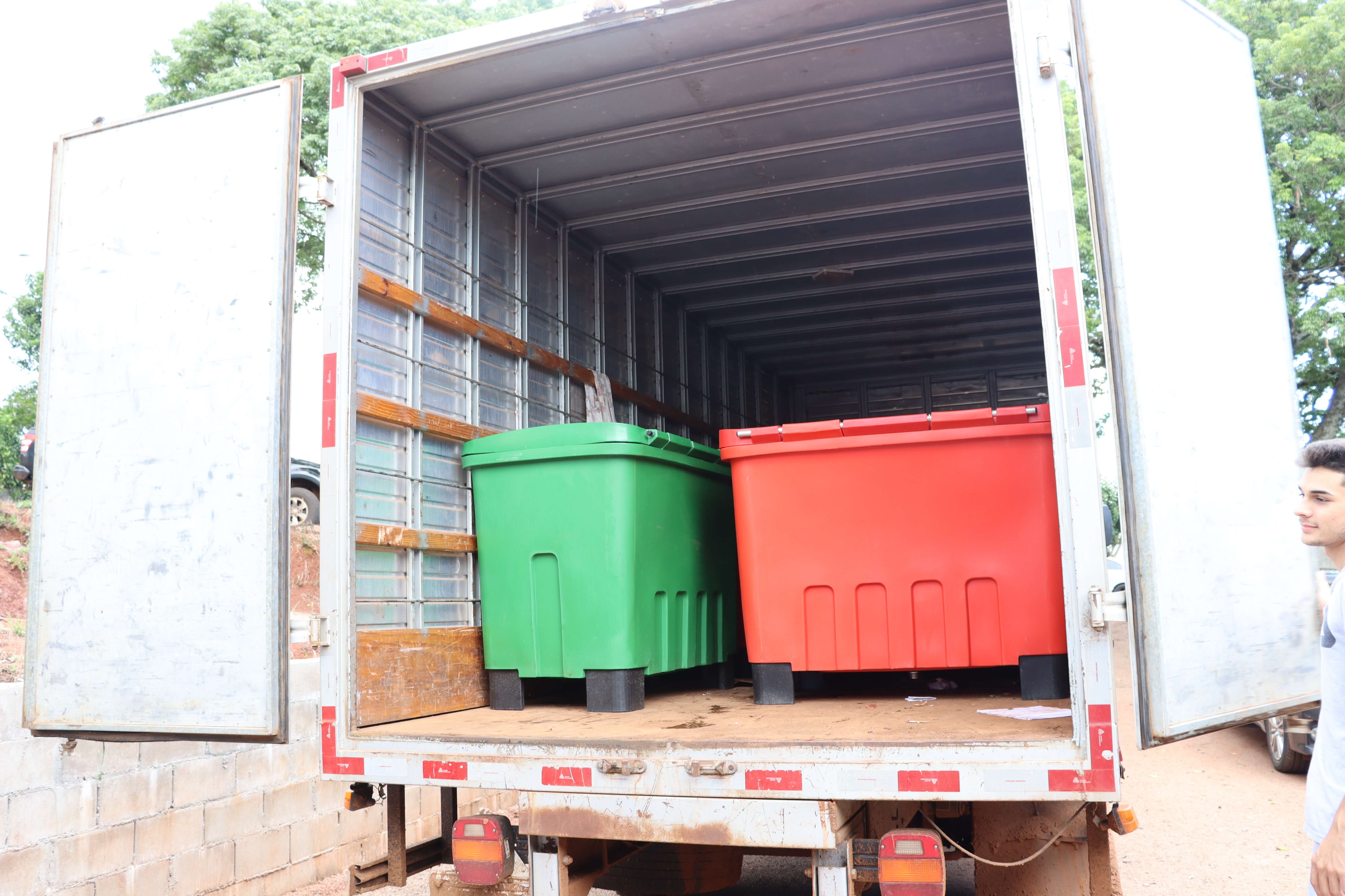 Containers de lixo são entregues para a comunidade indígena de Ronda Alta