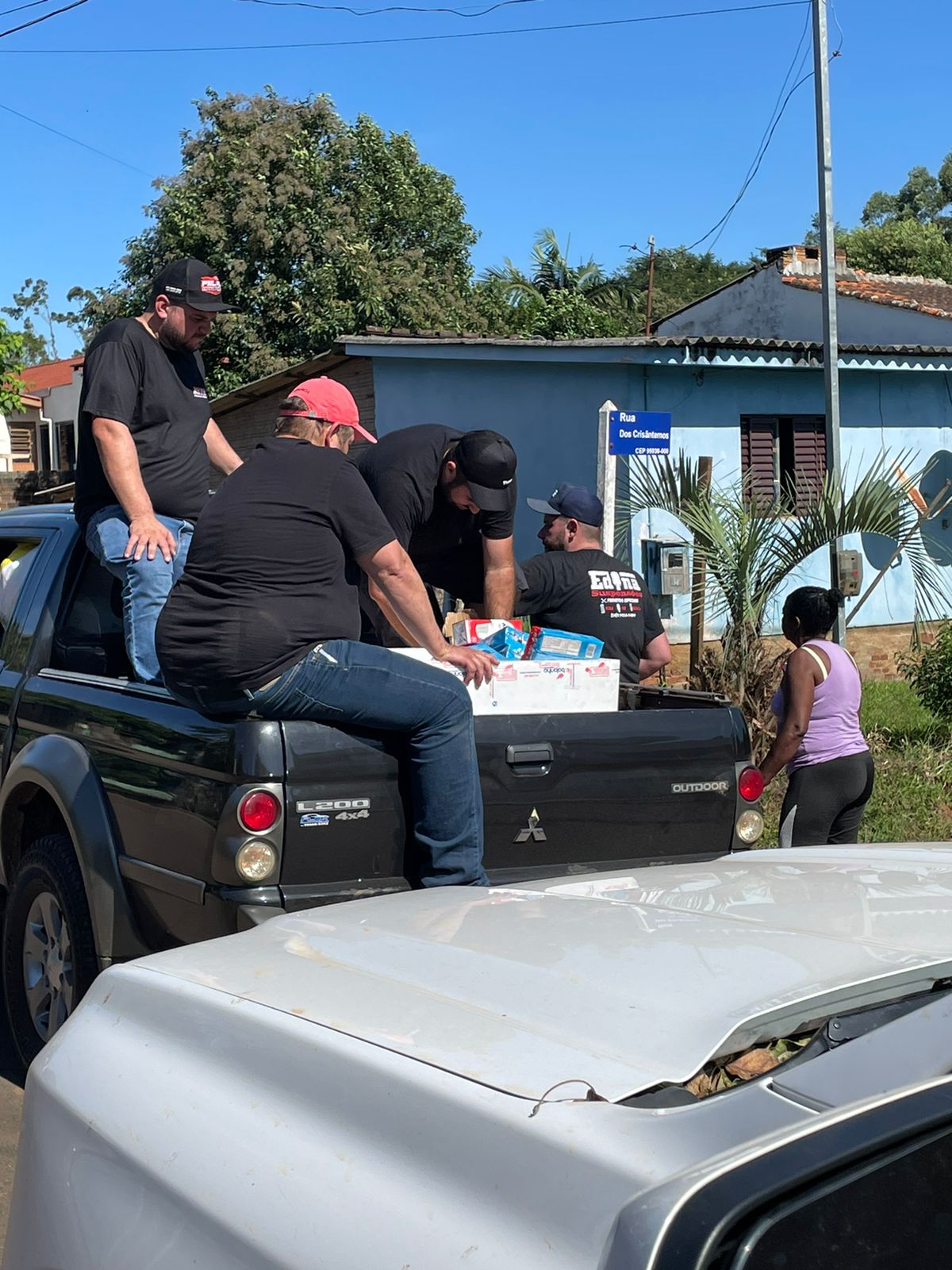 <p><span style="font-weight: 400;">COMUNIDADE SE MOBILIZA PARA AJUDAR AS V&Iacute;TIMAS DAS CHUVAS NO RS</span></p>