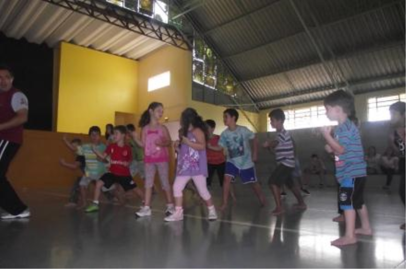 AULAS DE DANÇA E KARATÊ EM PLENA ATIVIDADE