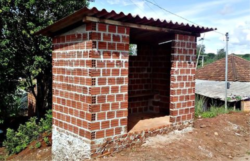Administração Municipal de Tucunduva constrói novas paradas de ônibus na localidade de Ponte Pratos.