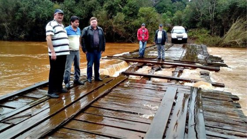 Prefeito Marcelo visitou pontos afetados pela forte chuva em Tucunduva.