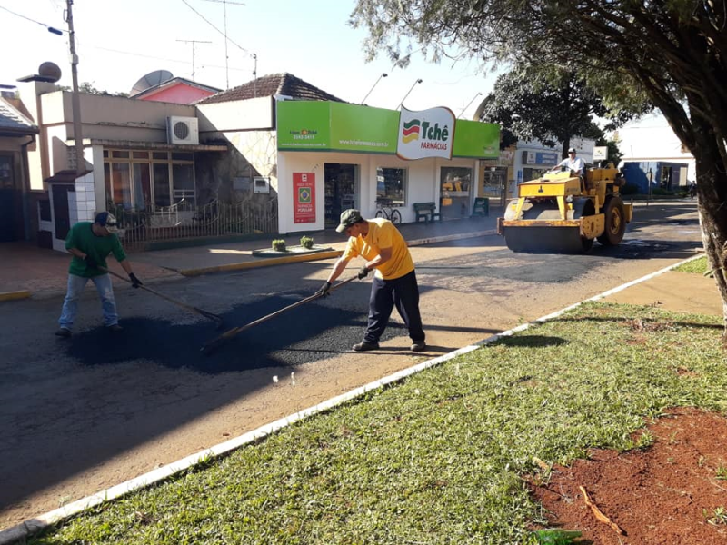 Administração Municipal realiza Operação Tapa Buracos nas ruas centrais de Tucunduva.