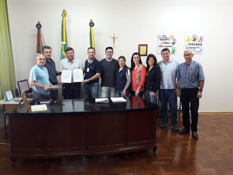 PREFEITURA MUNICIPAL E ACISAT CELEBRAM TERMO DE FOMENTO PARA O NATAL 2018.