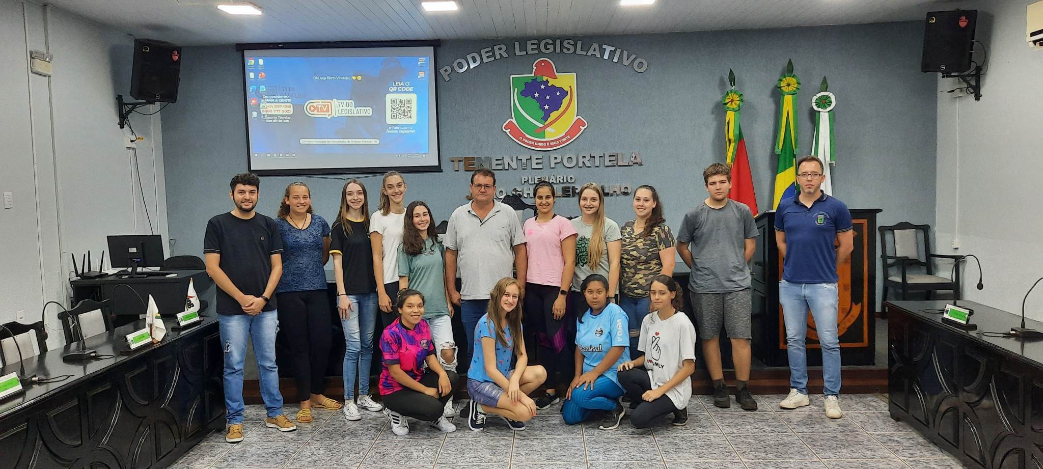 CÂMARA RECEBE A VISITA DE ALUNOS DA EDUCAÇÃO ESTADUAL