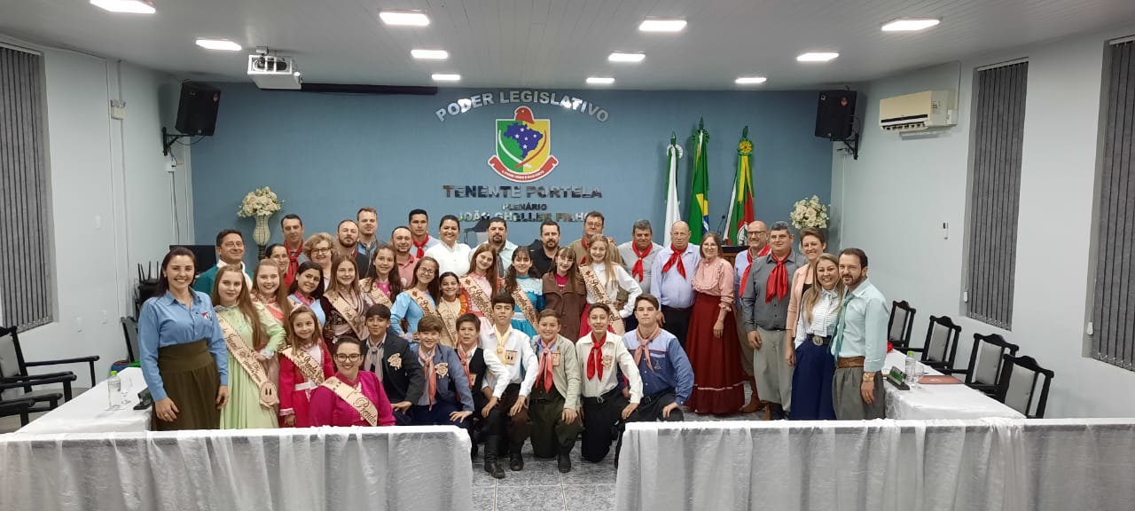 CÂMARA REALIZA SESSÃO SOLENE EM COMEMORAÇÃO A SEMANA FARROUPILHA