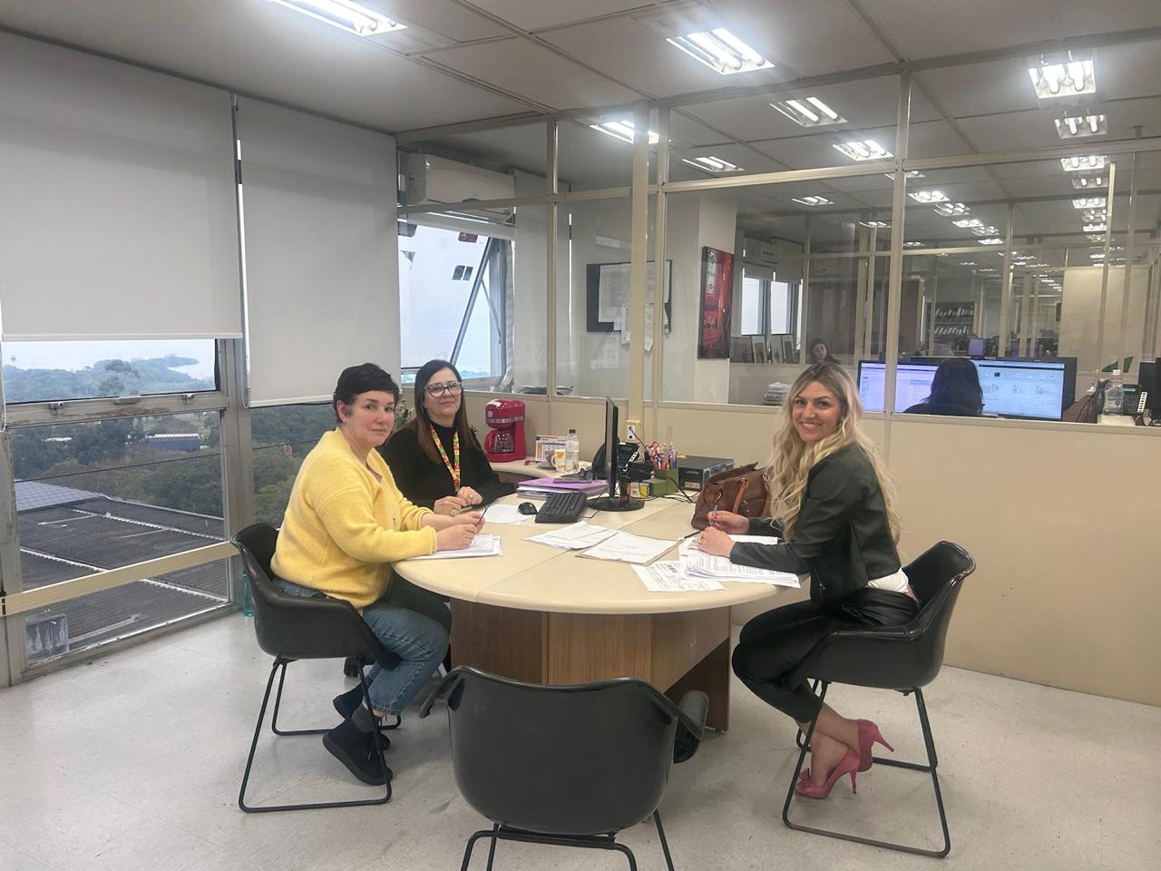 <p>Secret&aacute;ria Aline participa de reuni&atilde;o na Secretaria de Cultura do Estado</p>