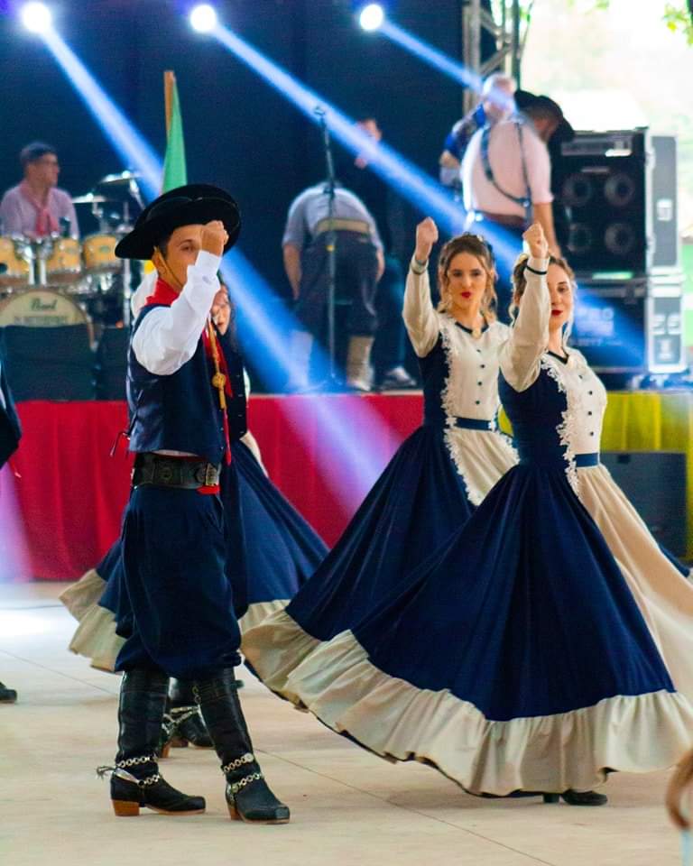 <p>Na sexta-feira, 22, tem Festival de Dan&ccedil;as e Declama&ccedil;&atilde;o</p>