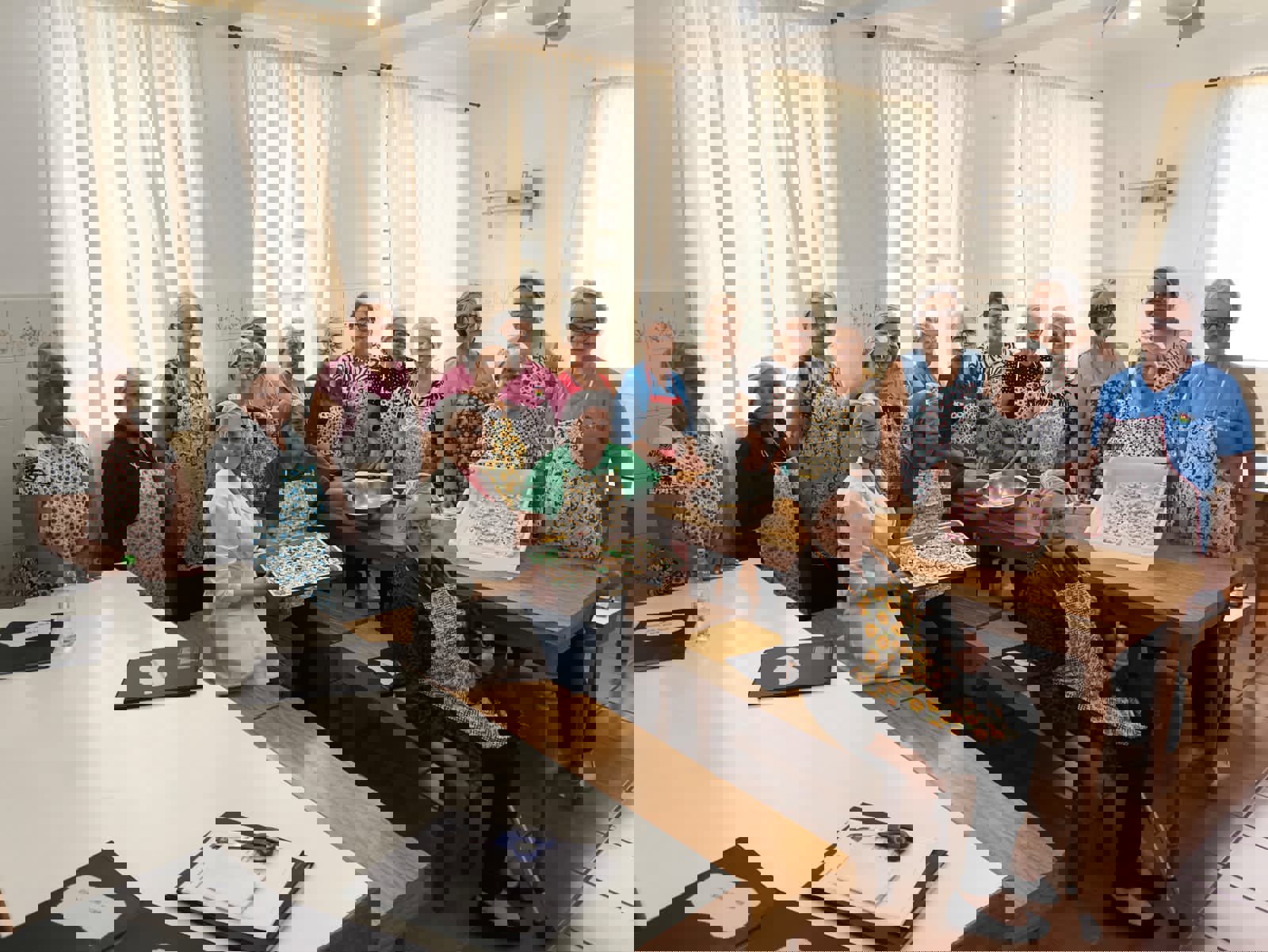 <p><strong>Grupo de Idosos Amizade entra no clima natalino com oficina de biscoitos.</strong></p>