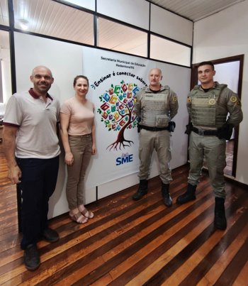 <p><strong>Brigada Militar orienta Secretaria de Educa&ccedil;&atilde;o de Redentora sobre seguran&ccedil;a no transporte escolar.</strong></p>