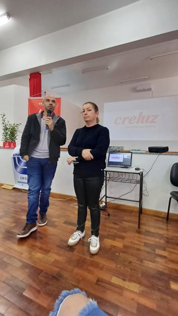 Redentora promove palestra ambiental e distribui cerca de 500 mudas para estudantes.