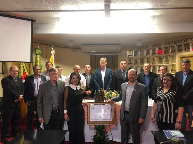 Câmara entrega láurea para Regis Giovelli