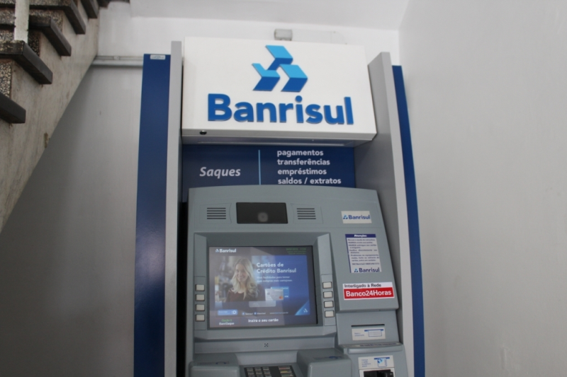 Requerimento solicita retomada de atendimento em horário normal dos caixas eletrônicos do Banrisul