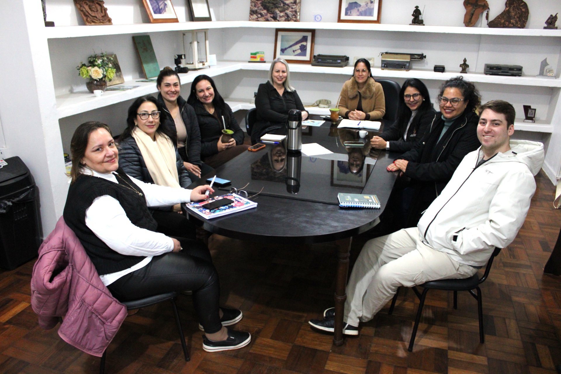Apoio &agrave;s mulheres v&iacute;timas de viol&ecirc;ncia pautou reuni&atilde;o da Procuradoria da Mulher e Executivo Municipal