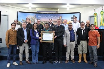 Pastor Sidnei de Assis Dutra recebe Mo&ccedil;&atilde;o de Reconhecimento da C&acirc;mara Municipal