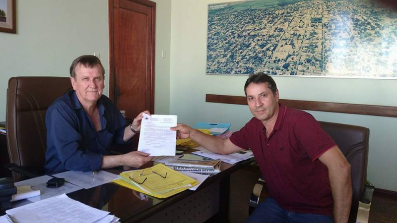 Presidente do Legislativo entrega plano de trabalho para construção do prédio próprio