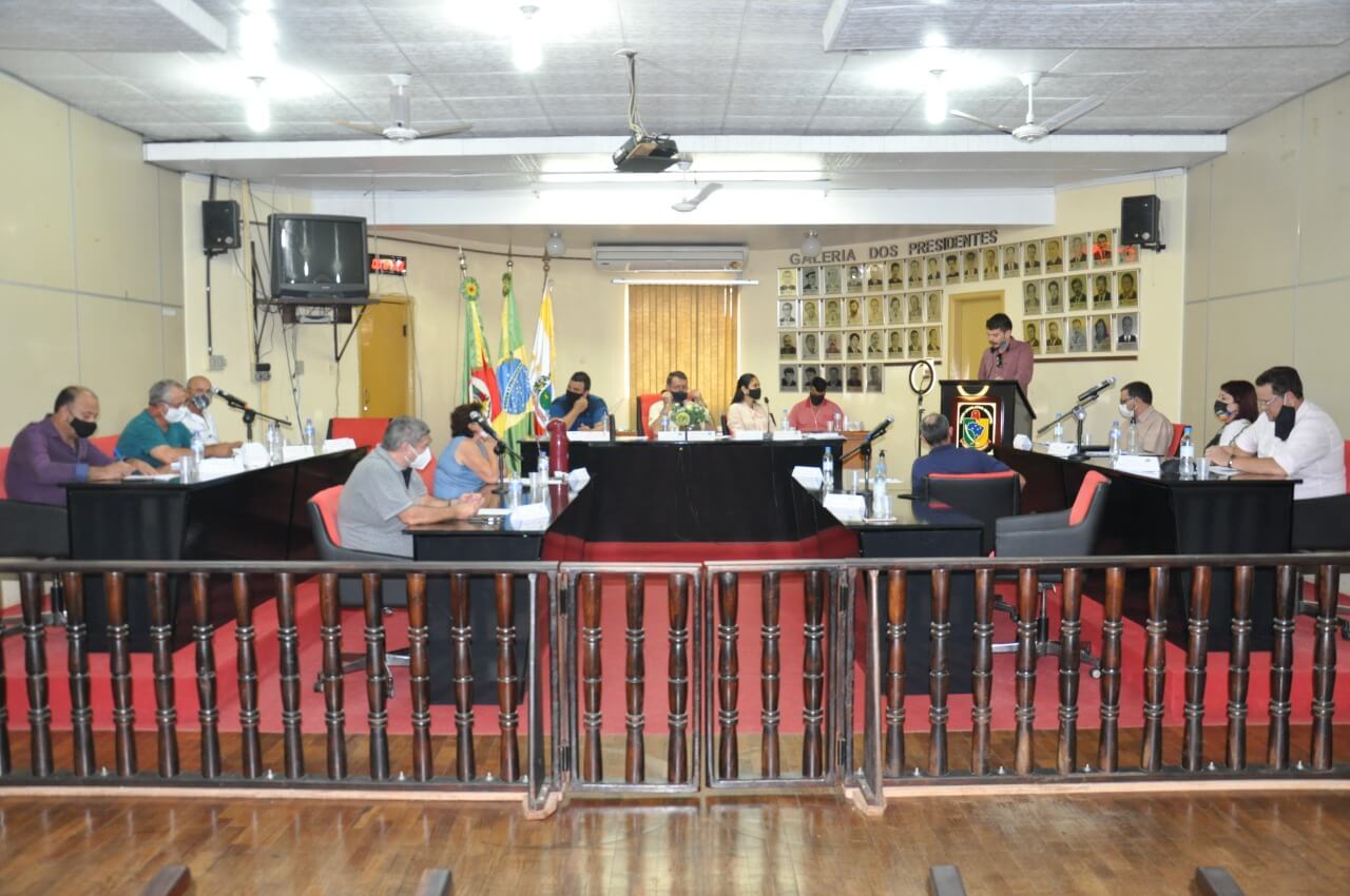 Câmara de Vereadores realizou a 12ª Sessão do ano nesta segunda-feira