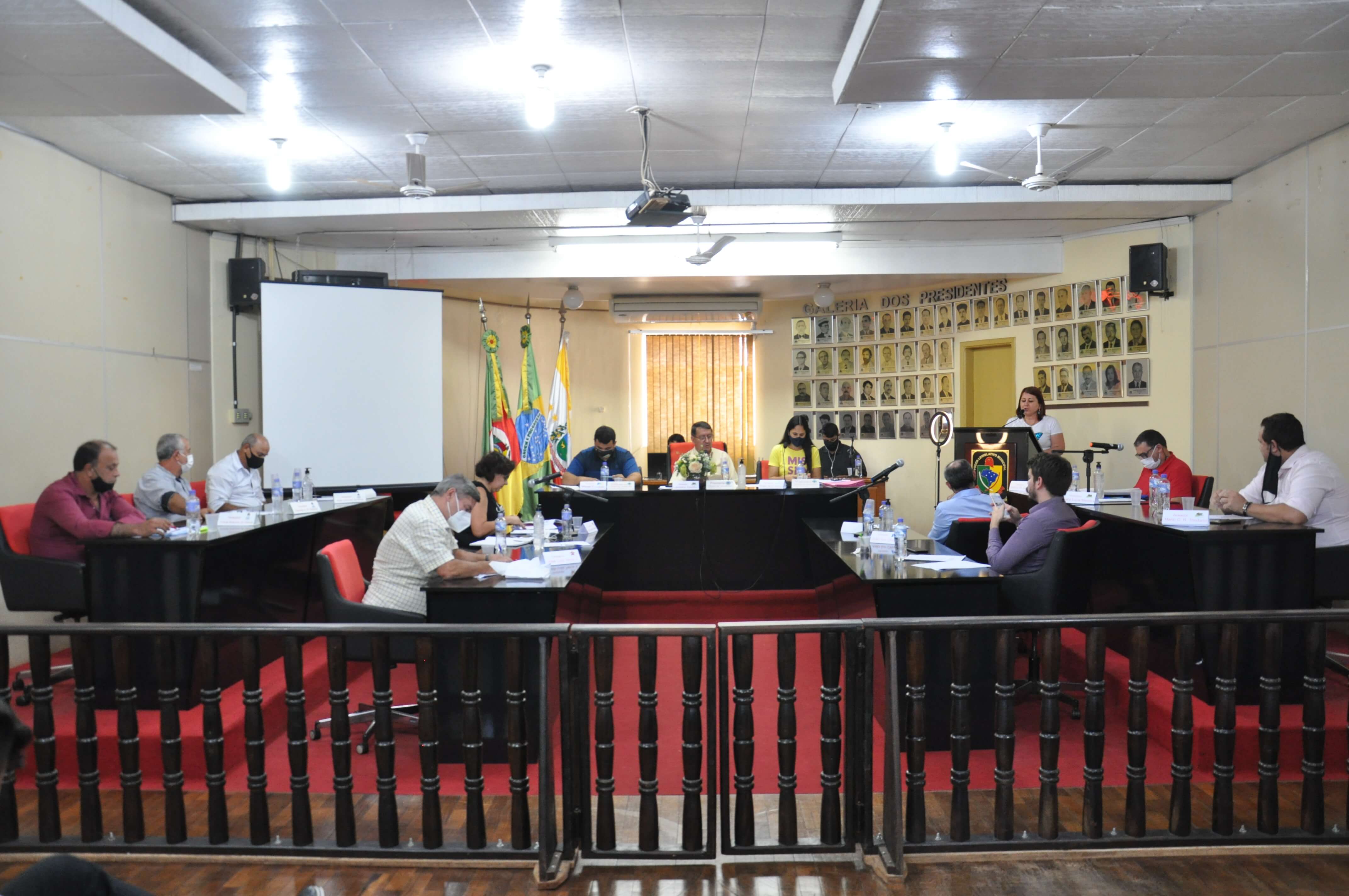 Sessão da Câmara contou com a apreciação de seis proposições e três Moções, além de votação de Parecer de Inconstitucionalidade emitido pela CCJ sobre PL que versava sobre o horário do comércio local