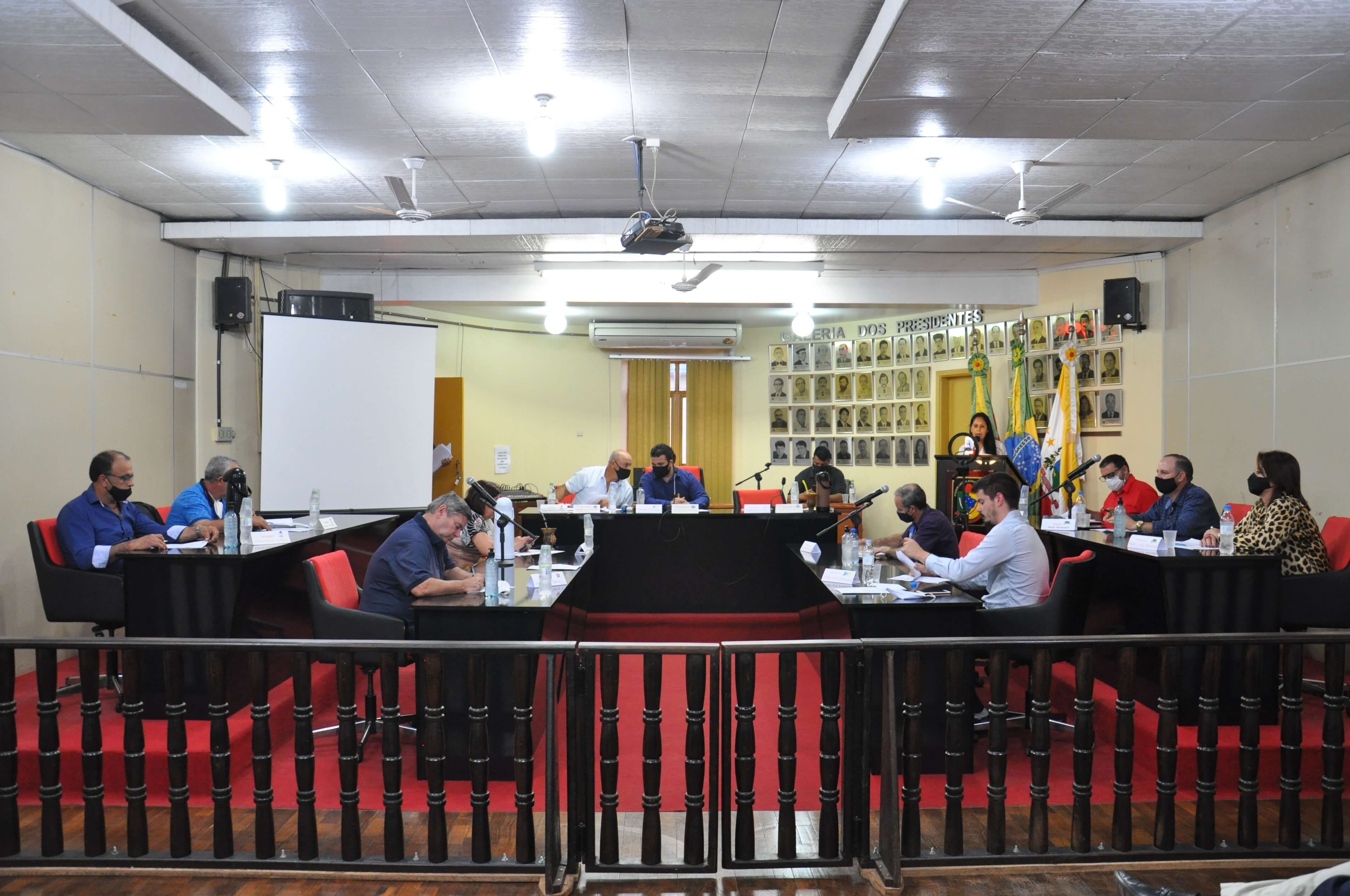 Sessão da Câmara contou com a apreciação de três proposições de vereadores e de seis projetos de lei