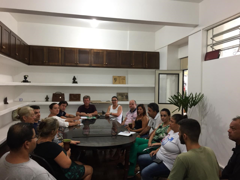 Piti realiza reunião com funcionários e vereadores