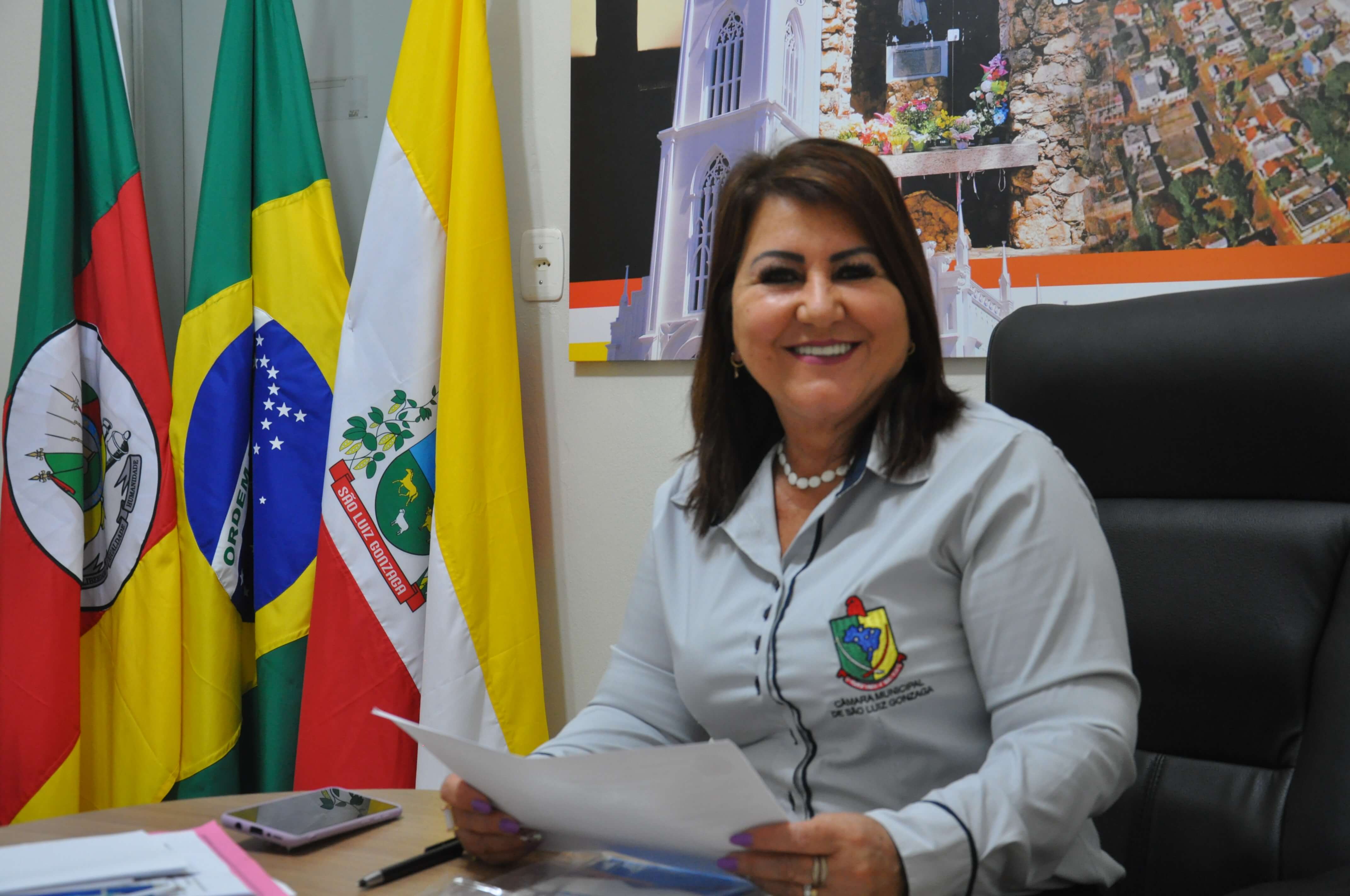 Nara Mendes assume a presidência do Legislativo Municipal