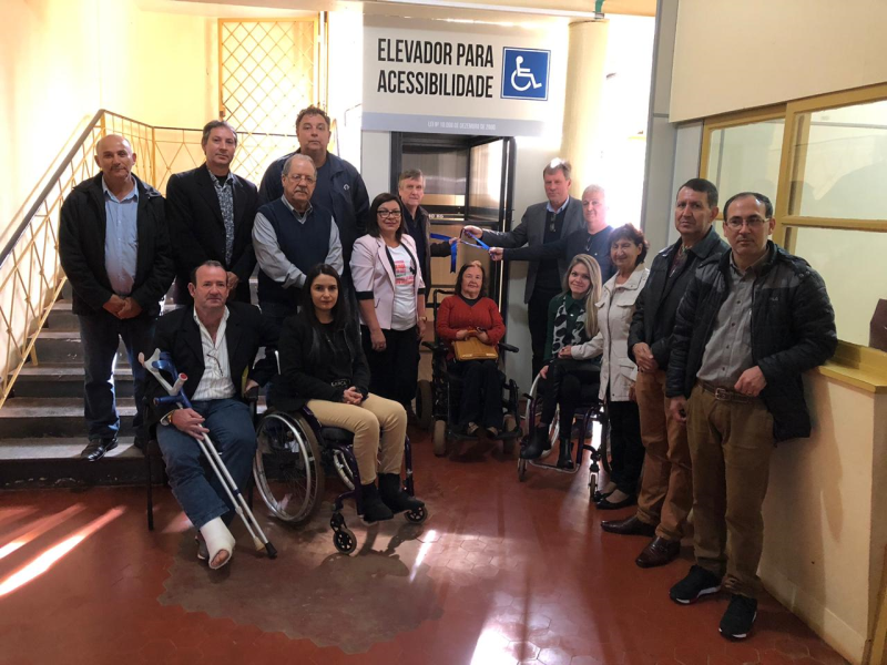 Câmara inaugurou elevador acessível