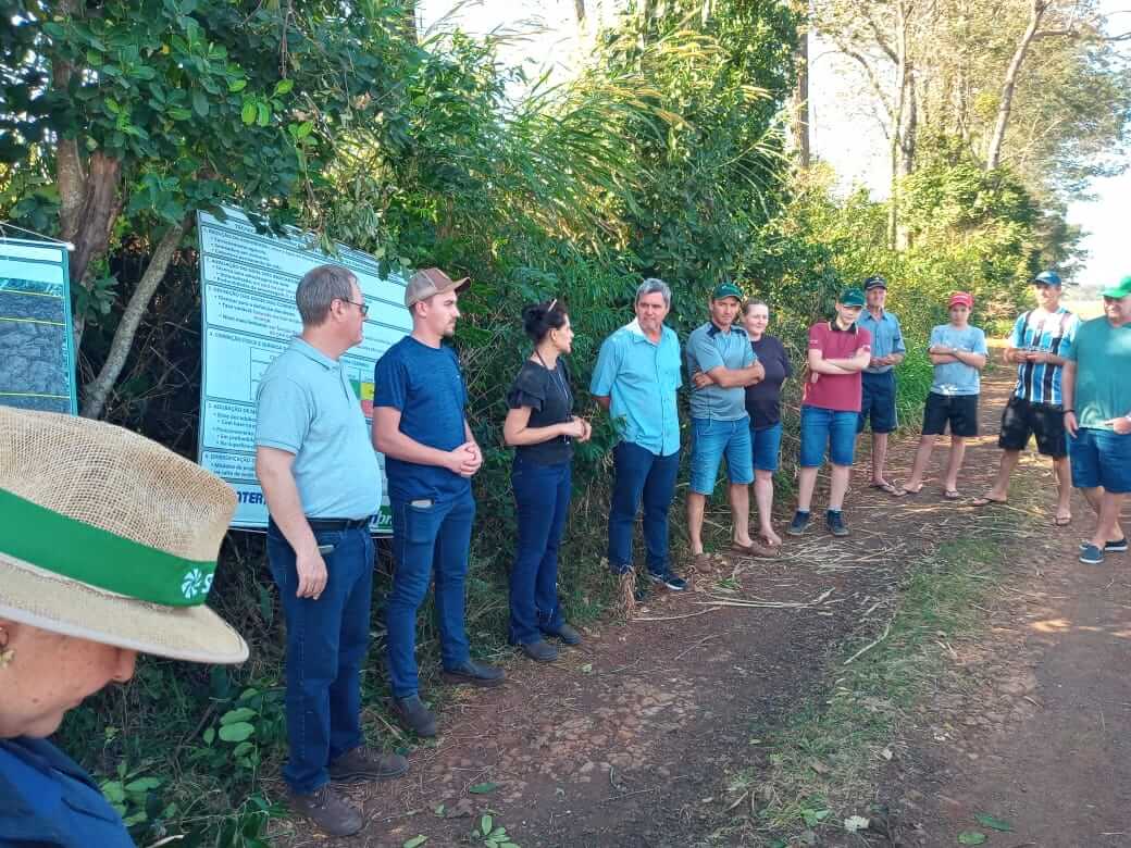<p>REALIZADO ENCONTRO T&Eacute;CNICO SOBRE BOVINOCULTURA DE LEITE</p>