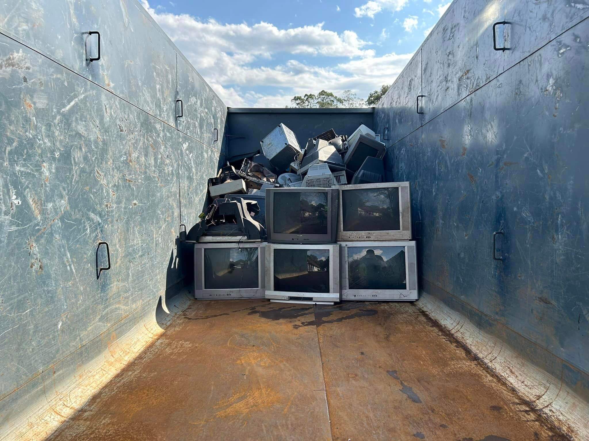 <p>EMPRESA ESPECIALIZADA RECOLHE O LIXO ELETR&Ocirc;NICO DA CAMPANHA REALIZADA EM JUNHO DE 2024</p>