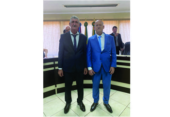 <p><strong>Pedro Butzen e Ambr&oacute;sio Ten Caten s&atilde;o empossados como Prefeito e Vice-prefeito de Cerro Largo.</strong></p>
