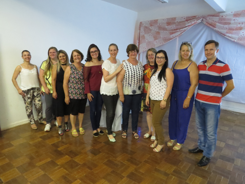 CRAS REALIZA ENCERRAMENTO DOS CURSOS PROFISSIONALIZANTES DE EMPREGADA DOMÉSTICA E PINTURA EM TECIDO