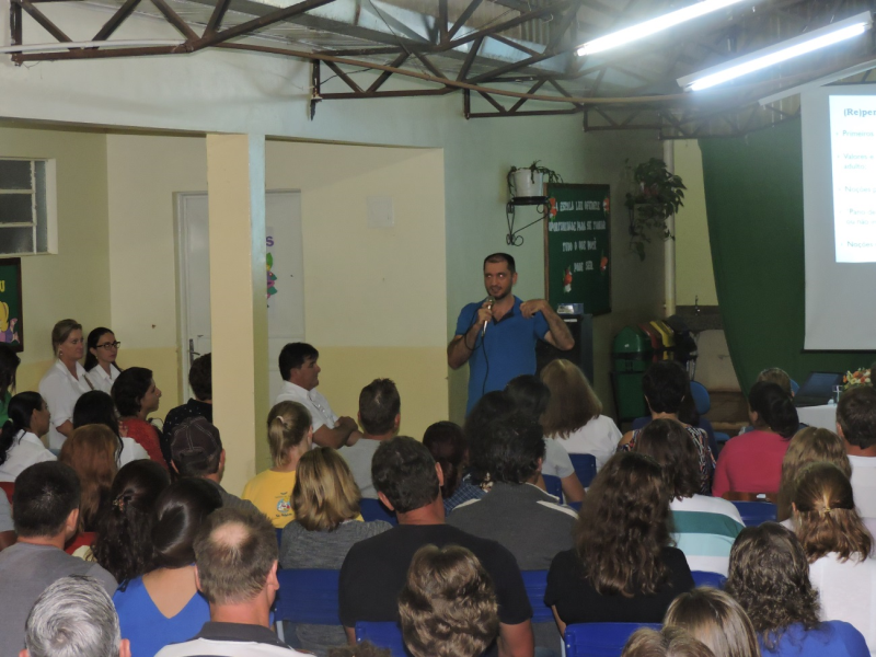 Palestra com a Comunidade Pe. José Schardong