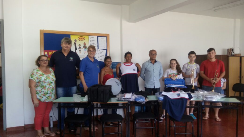 BANDA MUNICIPAL RECEBE NOVOS INSTRUMENTOS MUSICAIS
