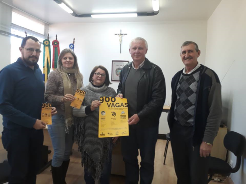 PREFEITO MUNICIPAL RECEBE VISITA DE COORDENADOR DO CURSO DE GEOGRAFIA UFRGS