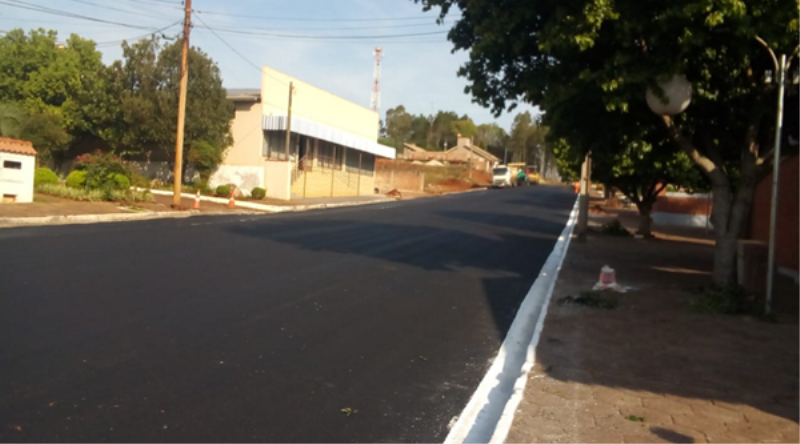 OBRA DE PAVIMENTAÇÃO ASFÁLTICA NA RUA EDMUNDO GRASSEL