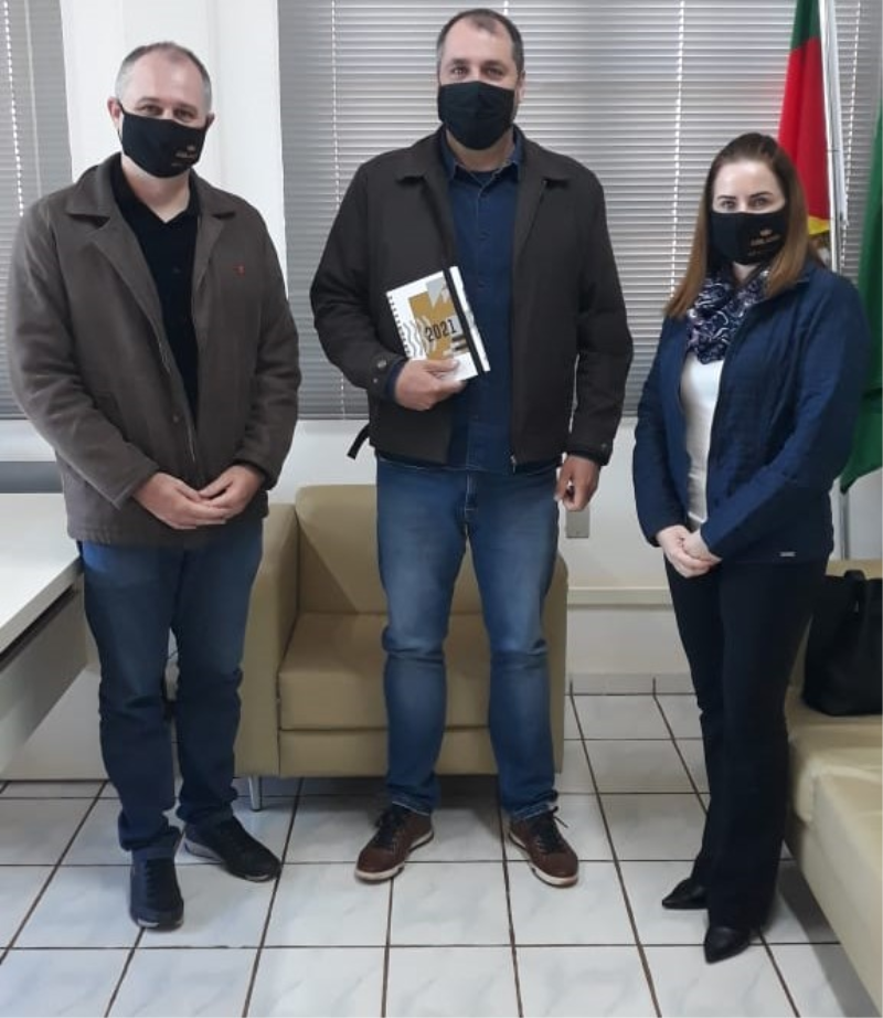 PREFEITO MUNICIPAL RECEBE VISITA DE REPRESENTANTES DO SENAC