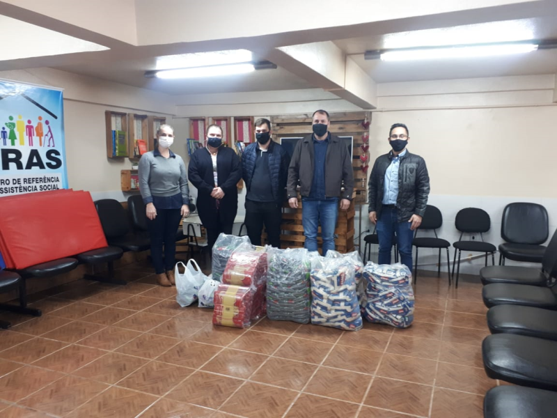 SETE DE SETEMBRO RECEBE DOAÇÃO DE ALIMENTOS DA COOPERMIL