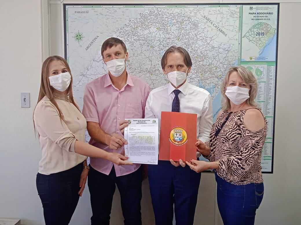 VICE-PREFEITO E VEREADORAS CUMPREM AGENDA EM PORTO ALEGRE