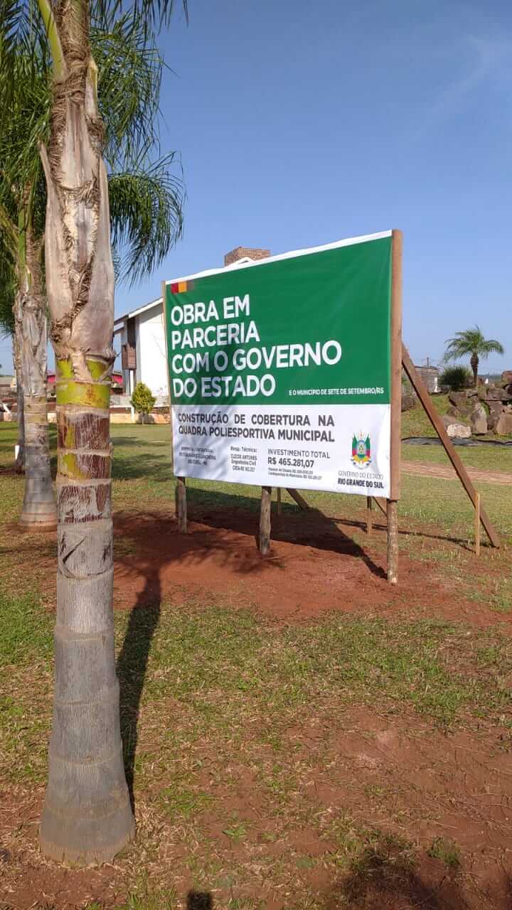 SEGUEM AS OBRAS DE COBERTURA DA QUADRA POLIESPORTIVA DO PROGRAMA AVANÇAR ESPORTE