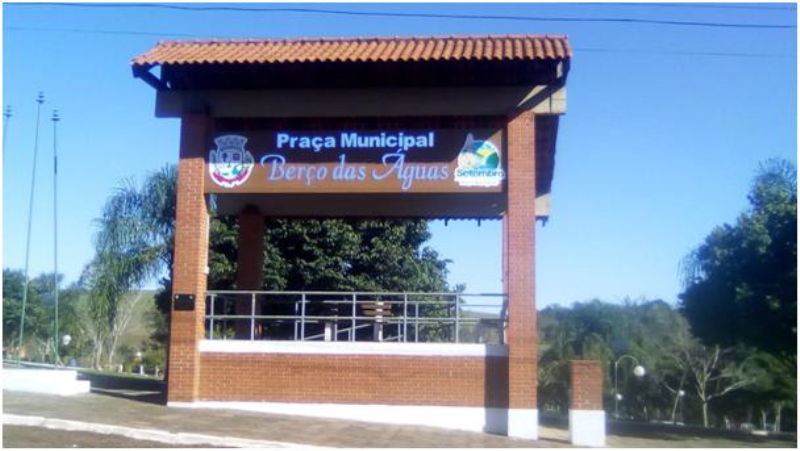 PRAÇA BERÇO DAS ÁGUAS CONTA COM NOVA PLACA
