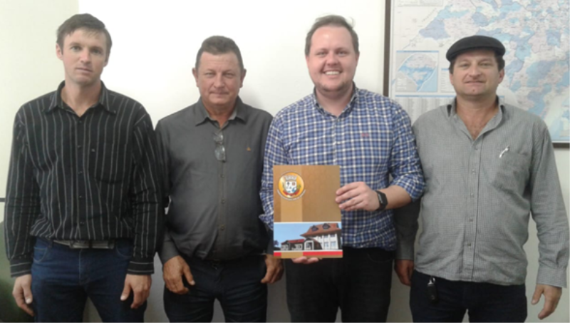 VICE-PREFEITO SECRETÁRIO MUNICIPAL E PRESIDENTE DO PARTIDO PROGRESSISTA REALIZAM VISITA AO SECRETÁRIO ESTADUAL DE AGRICULTURA, PECUÁRIA E DESENVOLVIMENTO RURAL