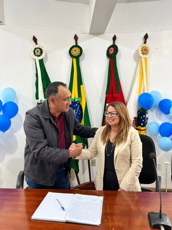 <p>Posse da 2&ordf; suplente de Vereadora Enedi Lima Fortes</p>