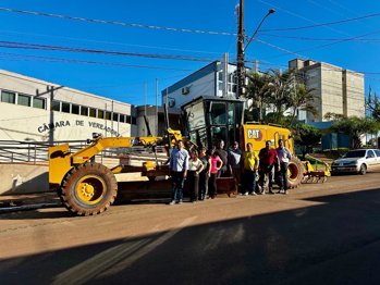 <p>COOPERA&Ccedil;&Atilde;O ENTRE OS PODERES GARANTE NOVA MOTONIVELADORA PARA BOSSOROCA</p>