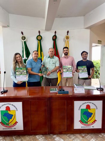 <p>C&acirc;mara Municipal recebe agendas e calend&aacute;rios entregues pela Cermiss&otilde;es</p>