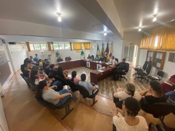 <p>Estudantes em pauta na C&acirc;mara de Bossoroca</p>