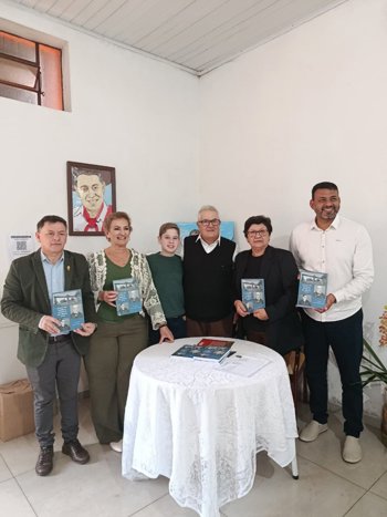 Vereadores prestigiam lan&ccedil;amento do livro "A Saga da Fam&iacute;lia Thomaz de Souza"