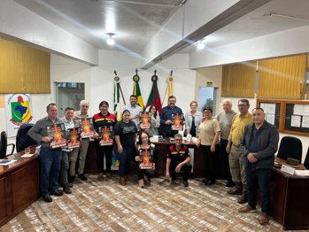 C&acirc;mara recebe Associa&ccedil;&atilde;o Cultural para apresenta&ccedil;&atilde;o do projeto Manancial Missioneiro da Can&ccedil;&atilde;o