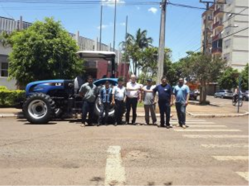 Aquisição de trator agrícola através de emenda parlamentar do Deputado Afonso Motta