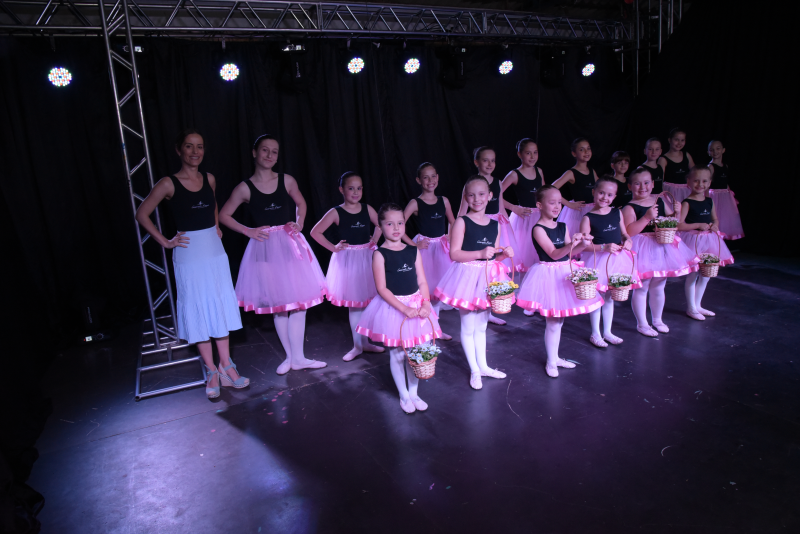 BALLET DA ACADEMIA VIDA ATIVA ESTROU NO PRIMAVERA DE ARTE 