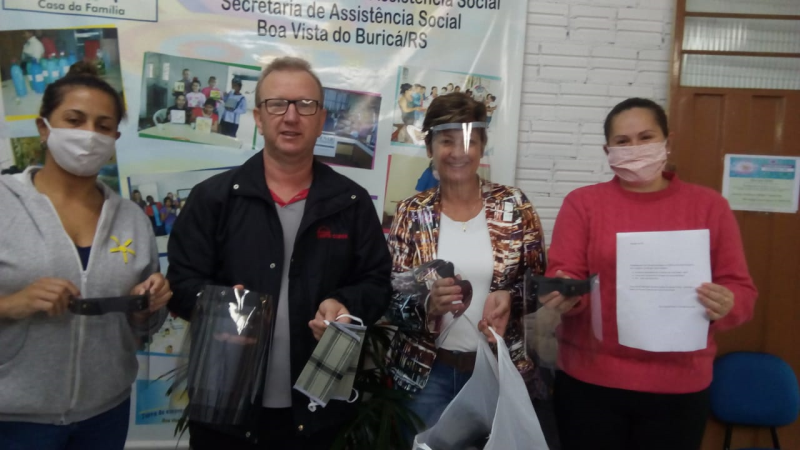 ENTIDADES DOAM MÁSCARAS PARA IDOSOS QUE SÃO ATENDIDOS PELO CRAS
